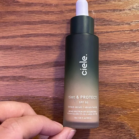 Ciele skin tint - Picture 1 of 3